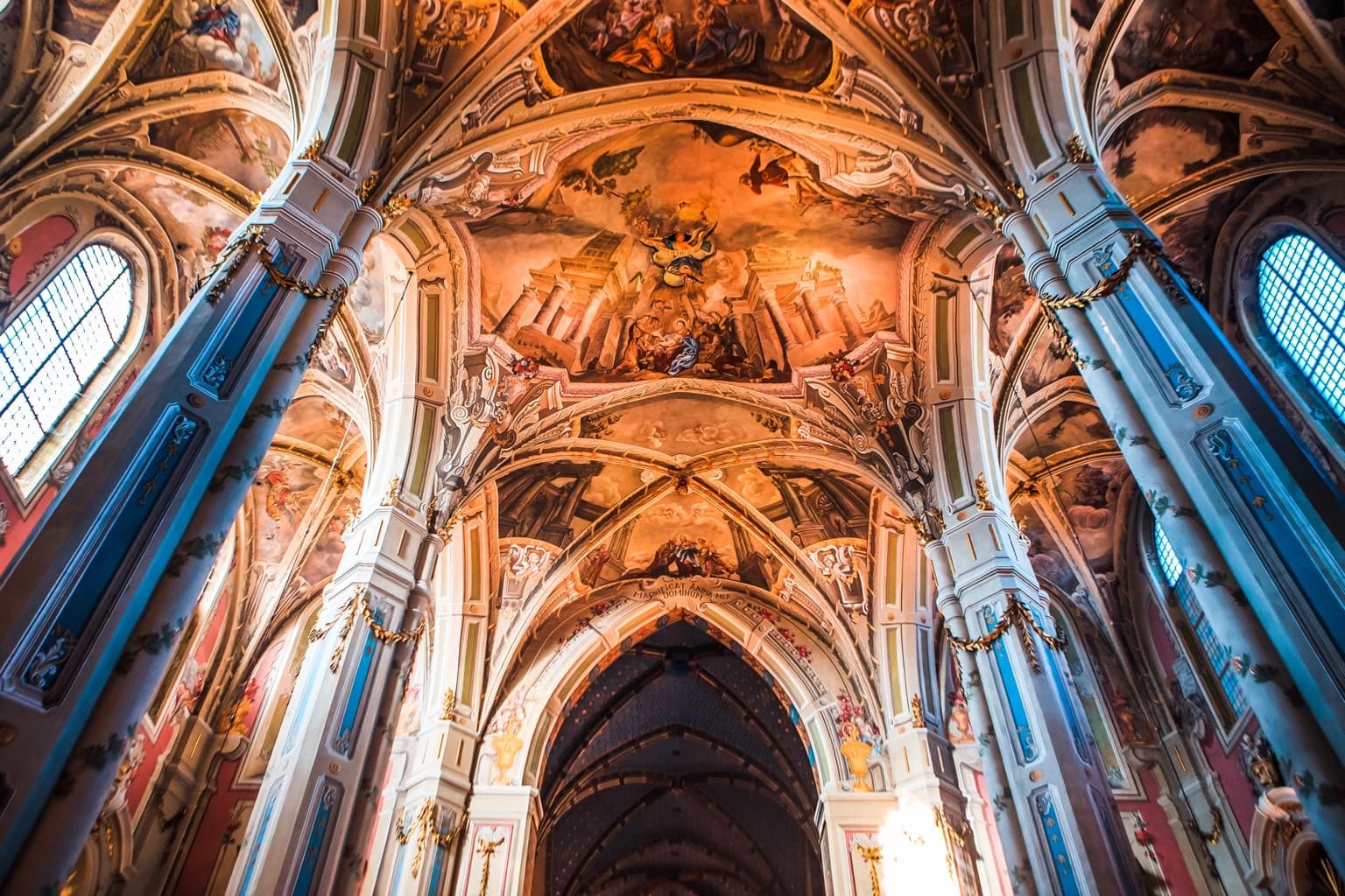 Painted arches and vaulted ceiling of the cathedral
